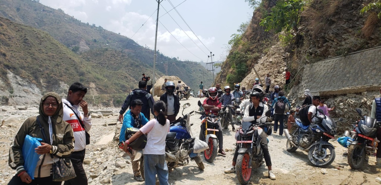 अवरुद्ध बिपी राजमार्गमा आज बिहानदेखि यातायात आयो सञ्चालनमा